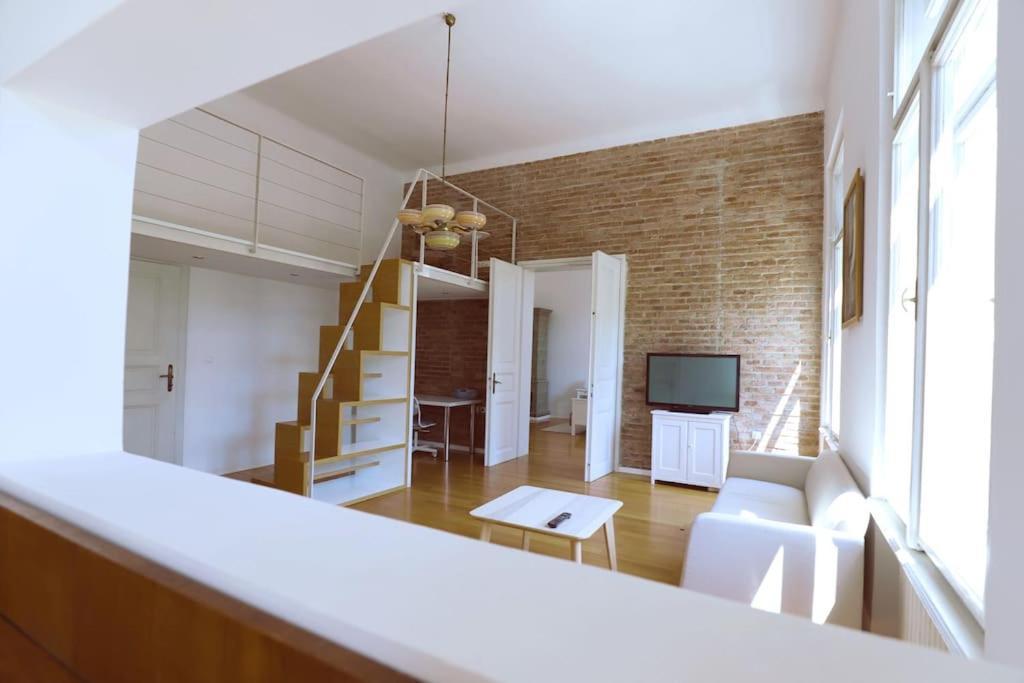 Piano Nobile, Apartment